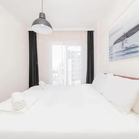 Superb Flat W Shared Pool In Kepez *
